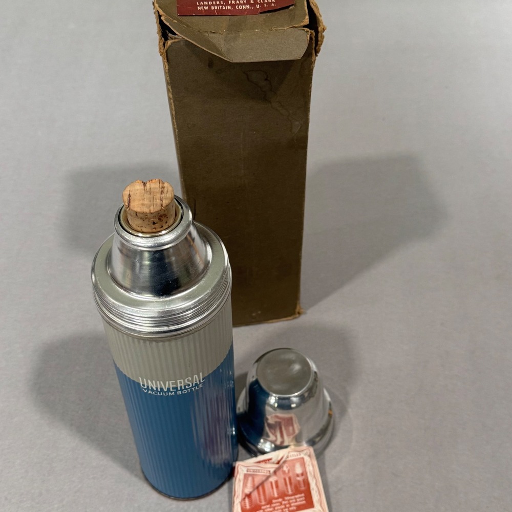Universal Vacuum Bottle Thermos 1 Quart Blue Grey Vintage VB3315 Landers Frary
